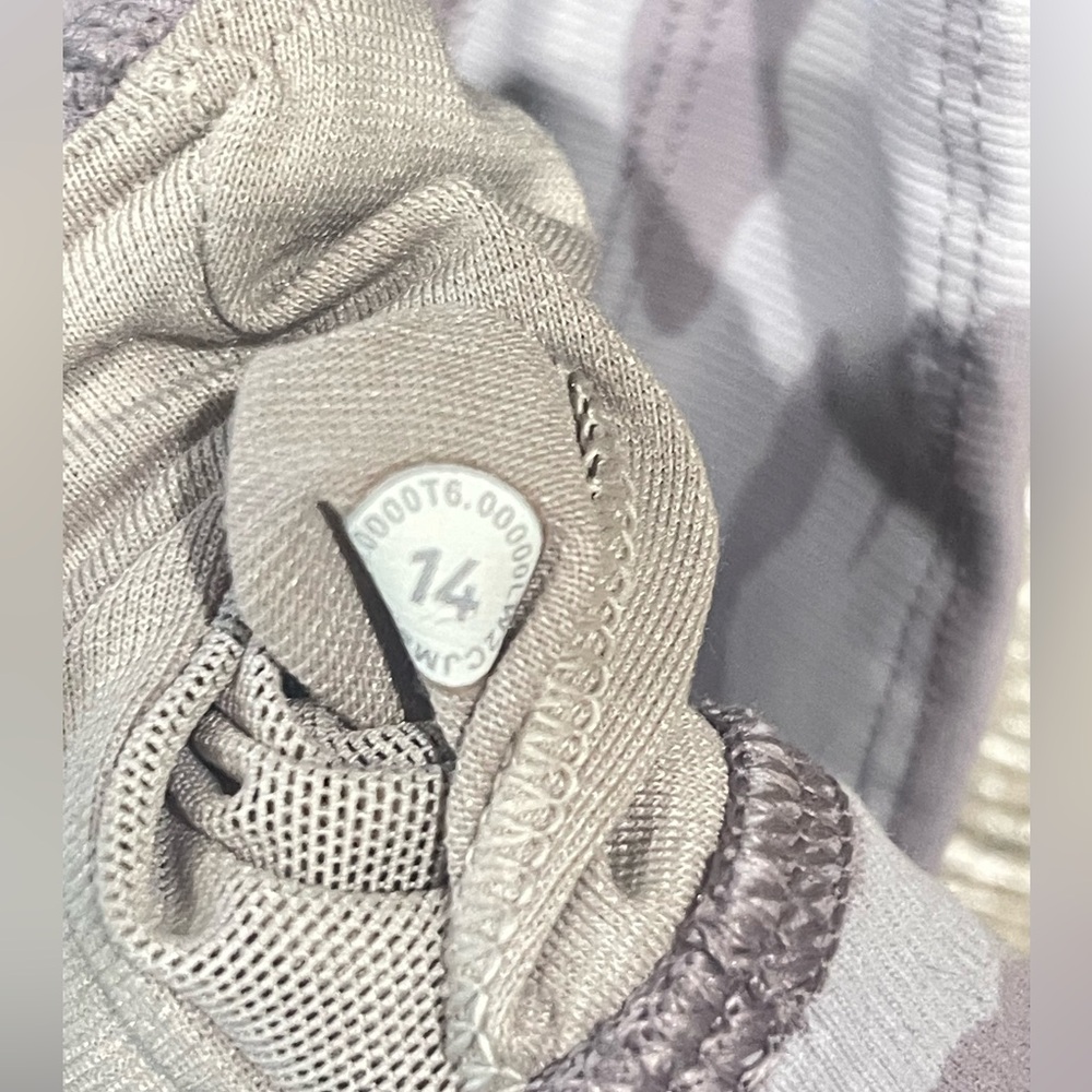 Lululemon ENERGY BRA LONG LINE RIB INCOGNITO CAMO ALPINE WHITE Women’s SZ 14 - Picture 2 of 4